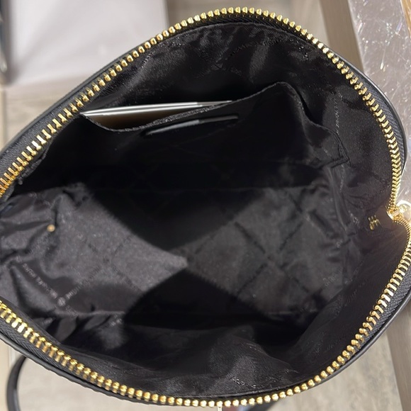 MICHAEL KORS
Jet Set Travel Medium Dome Crossbody Bag XCROSS XBODY
Black
NWT - Picture 8 of 16